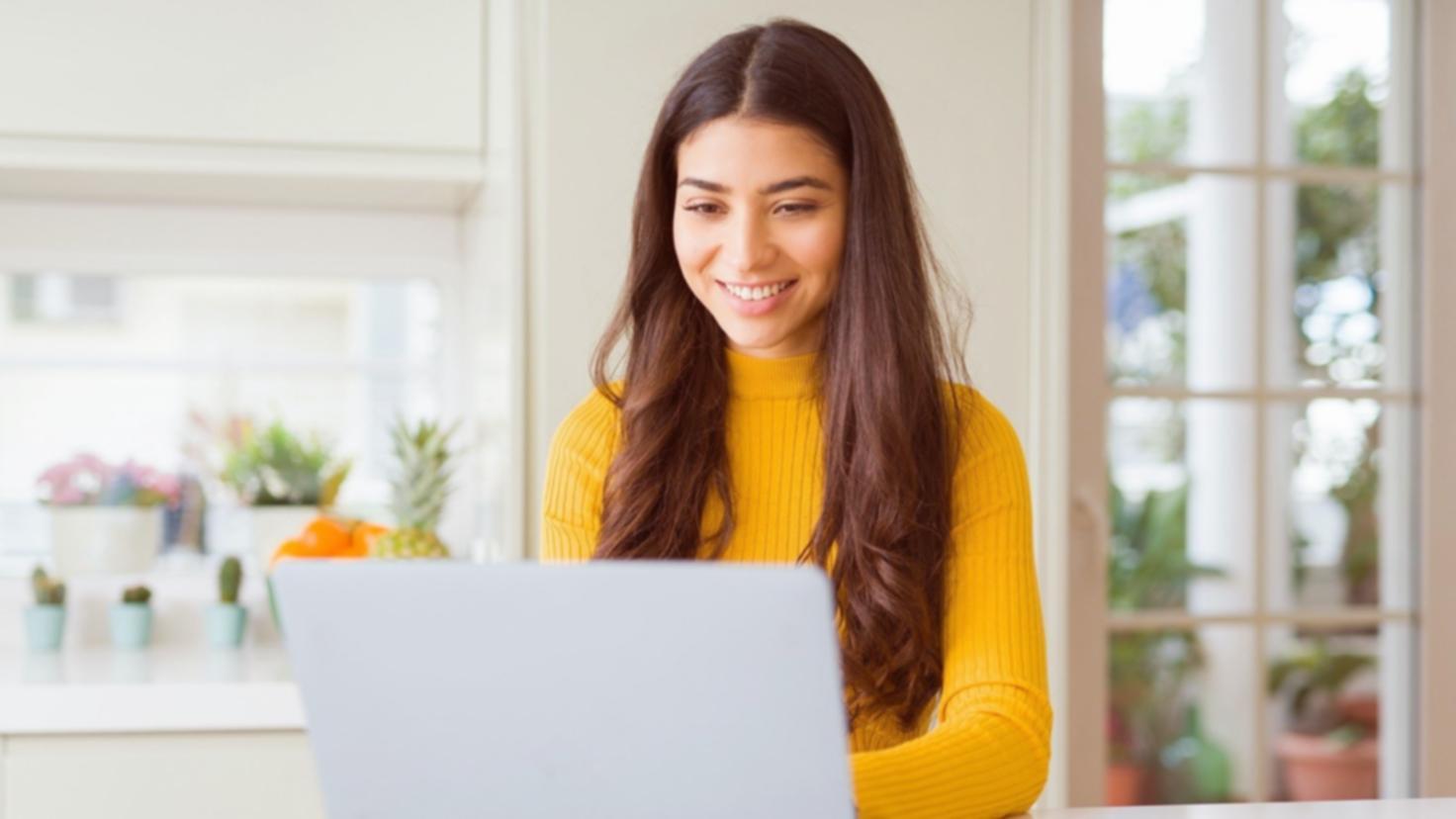 Equipo trabajando en estrategias de negocio familiar